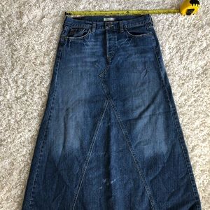 Levi’s long denim jean skirt size 11